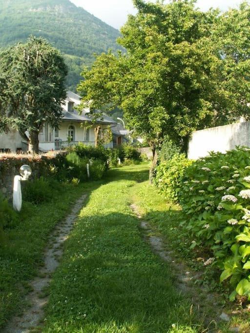 Magnifique Maison De Maitre Du 18E Avec Jardin Luz-Saint-Sauveur Buitenkant foto